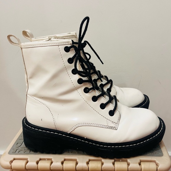 Forever 21 white combat boots Martan style size 6 - Picture 8 of 9